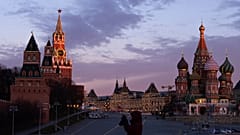 Ein leerer Roter Platz vor dem Sonnenaufgang in Moskau, 21. Januar 2025