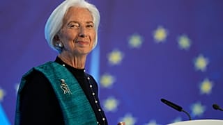 La présidente de la BCE, Christine Lagarde, sourit lors d'une conférence de presse après une réunion du conseil des gouverneurs à Francfort (Allemagne) jeudi 18 décembre 2025.