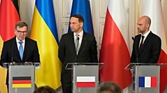 Außenminister Johann Wadephul (CDU) mit seinen Amtskollegen aus Polen, Radoslaw Sikorski, sowie aus Frankreich, Jean-Noel Barrot, in Warschau, Polen, 29. September 2025