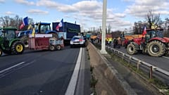Traktoren blockieren am 8. Januar eine Autobahn südlich von Lyon 