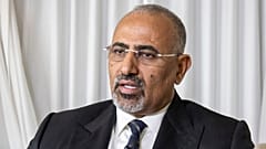 يجلس رئيس المجلس الانتقالي الجنوبي في اليمن، عيدروس الزبيدي، لإجراء مقابلة، في 22 سبتمبر 2023، في نيويورك،