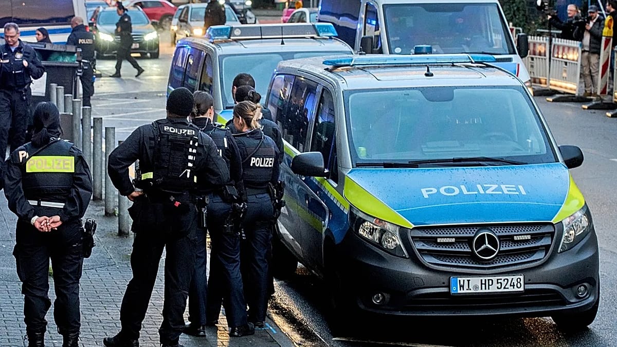 Gro-einsatz-in-Albstadt-Wohnhaus-nach-Explosion-eingest-rzt