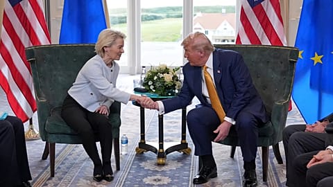 AB Komisyonu Başkanı Ursula von der Leyen ve ABD Başkanı Donald Trump Temmuz 2024'te bir ticaret anlaşması imzaladı.