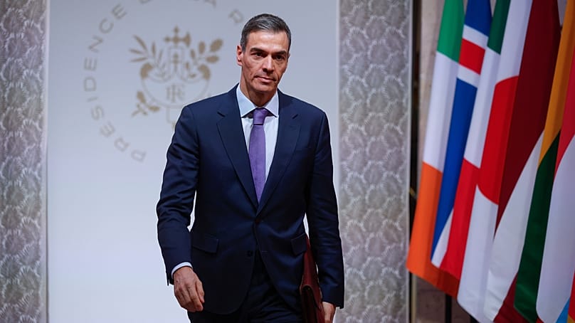 Pedro Sánchez a critiqué la destitution de Maduro.