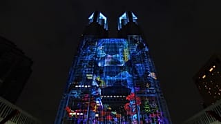 Le plus grand spectacle de projections sur le siège du gouvernement de Tokyo fascine les foules