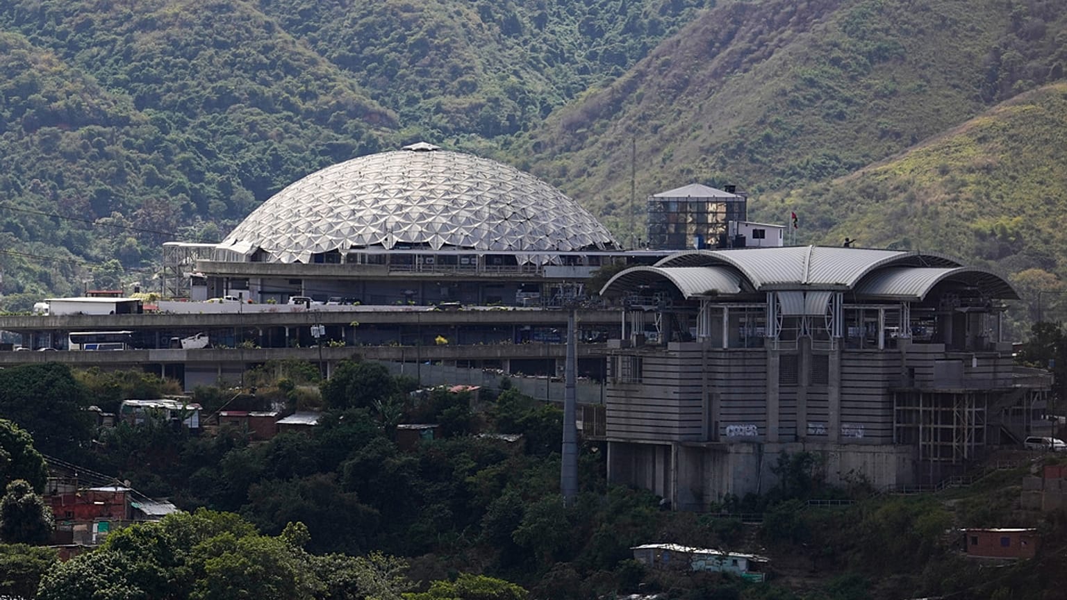 يقع مركز احتجاز "إل هيليكويد"، مقر جهاز المخابرات الفنزويلي ومركز الاحتجاز الرئيسي، في كاراكاس، فنزويلا، يوم الخميس 8 يناير/كانون الثاني 2026،