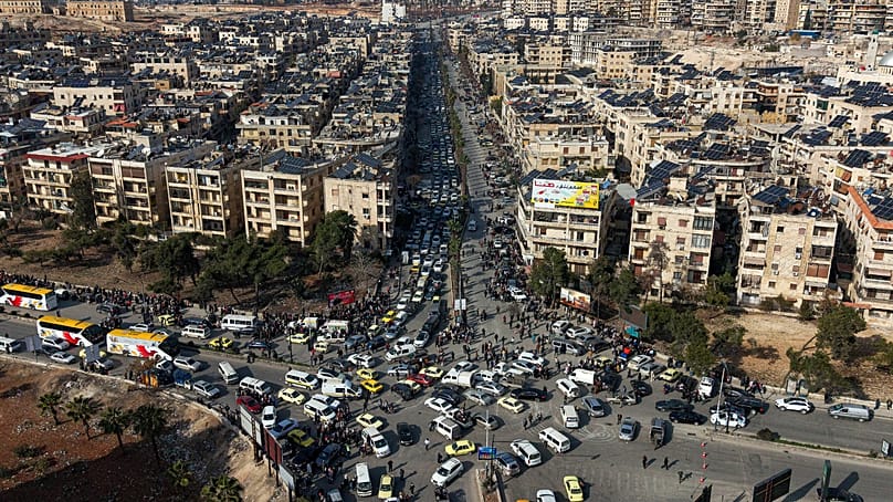 Syrian residents in vehicles queueing to flee from Sheikh Maqsoud and Achrafieh neighbourhoods of Aleppo, 7 January, 2026