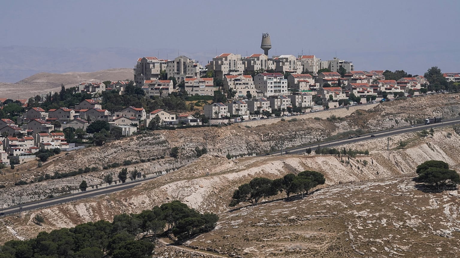 منظر لمستوطنة معاليه أدوميم الإسرائيلية ، في الضفة الغربية ، الأحد 18 حزيران / يونيو 2023