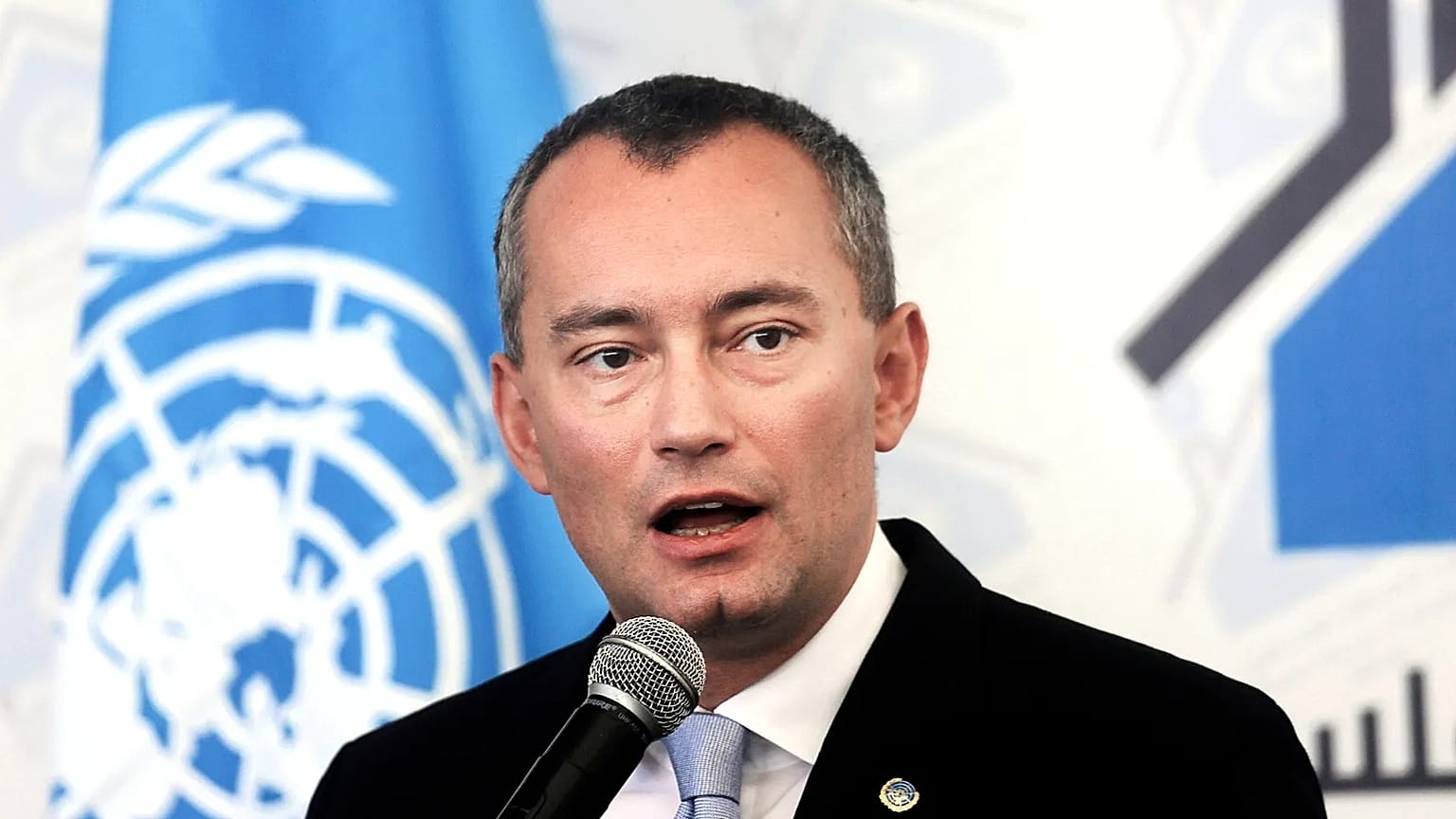 Nickolay Mladenov habla durante una rueda de prensa en Ciudad de Gaza, en una foto de archivo del 17 de febrero de 2016