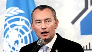 Nickolay Mladenov habla durante una rueda de prensa en Ciudad de Gaza, en una foto de archivo del 17 de febrero de 2016