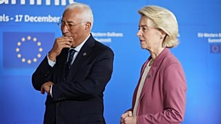 AB liderleri, Trump'ın yeni gündemine yanıt vermekte zorlanıyor / Avrupa Komisyonu Başkanı Ursula von der Leyen (sağda) ile Avrupa Konseyi Başkanı Antonio Costa