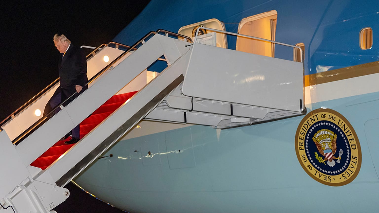 DOSYA: ABD Başkanı Donald Trump Air Force One, Joint Base Andrews, MD, 4 Ocak 2026