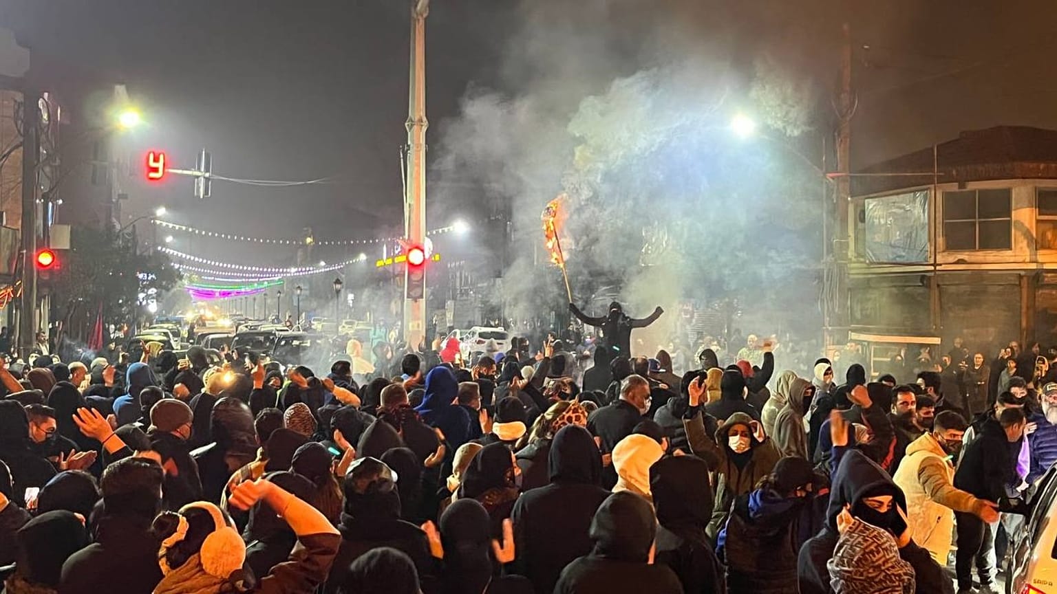 Anzali protestam a 8 de janeiro