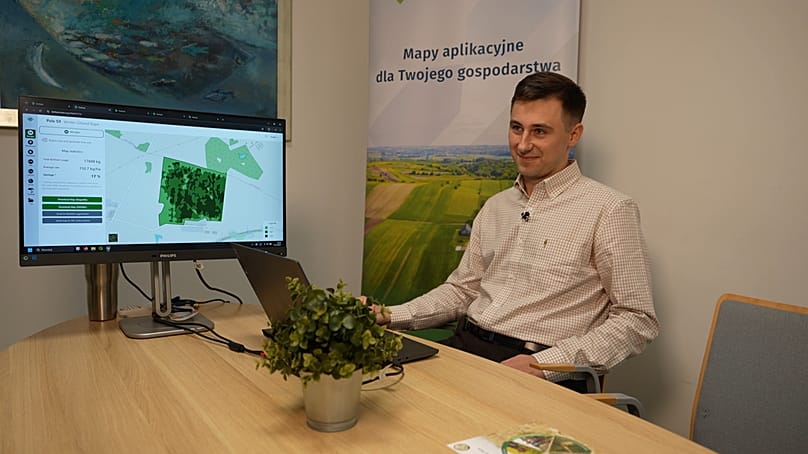 Ο Μιχάλ Μιχάλσκι, ειδικός τηλεπισκόπησης στο Wasat, εξηγεί τη δουλειά του Fertisat