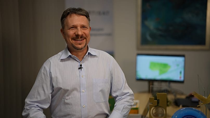 Ο Μπάρτοζ Μπούσκε, διευθύνων σύμβουλος της Wasat, στα γραφεία της εταιρείας στο Γκντανσκ της Πολωνίας