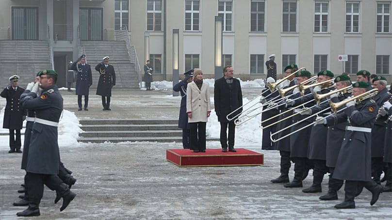 Kallas und Pistorius bei den militärischen Ehren in Berlin, 13.01.2026