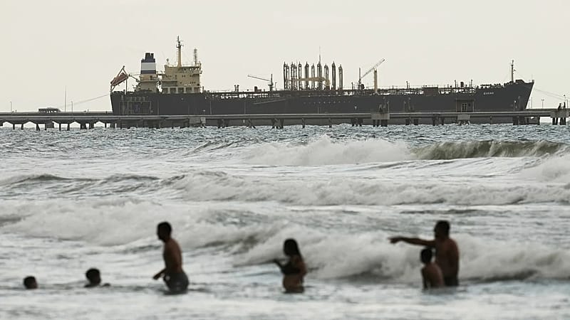 واشنطن تحتجز ناقلة نفط اضافية من "أسطول الشبح" حاولت كسر الحصار البحري على فنزويلا 