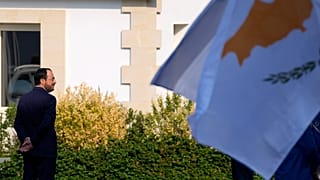 Ο Πρόεδρος της Κυπριακής Δημοκρατίας Νίκος Χριστοδουλίδης μπροστά στην πύλη του προεδρικού μεγάρου στη Λευκωσία - φώτογραφία αρχείου