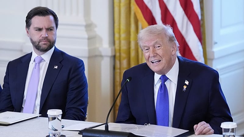 ترامب: 30 مليون برميل نفط في طريقها إلينا وبدء مسار استعادة "الأصول الأمريكية" في فنزويلا 