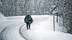 El temporal de nieve que azota España afecta este sábado a 54 carreteras en el país.