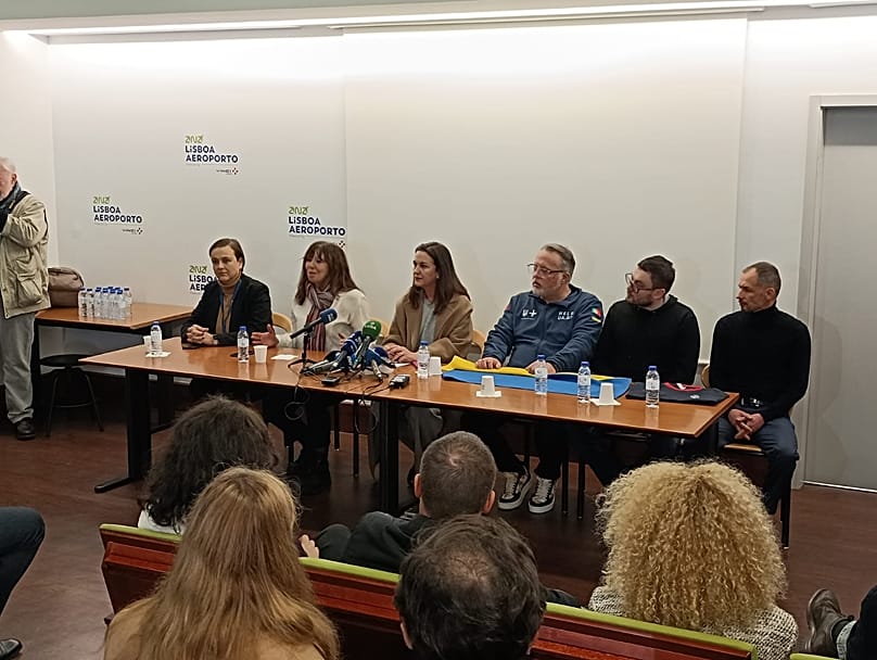 Pressekonferenz nach der Ankunft der Gruppe ukrainischer Mütter und Kinder in Lissabon 
