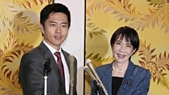 Koalisyon partisi lideriHirofumi Yoshimura ve Başbakan Sanae Takaichi