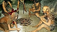 Neandertallerin gündelik yaşamını resmeden bir çizim.