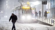 Schwierige Verkehrssituation wegen Schnee und Eis in Hannover