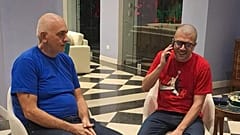Alberto Trentini (a destra) e Mario Burlò nella residenza dell’ambasciatore Giovanni Umberto De Vito a Caracas, Venezuela