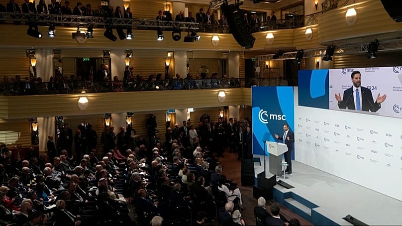 US-Vize JD Vance spricht am 14. Februar 2025 während der Münchner Sicherheitskonferenz im Hotel Bayerischer Hof in München