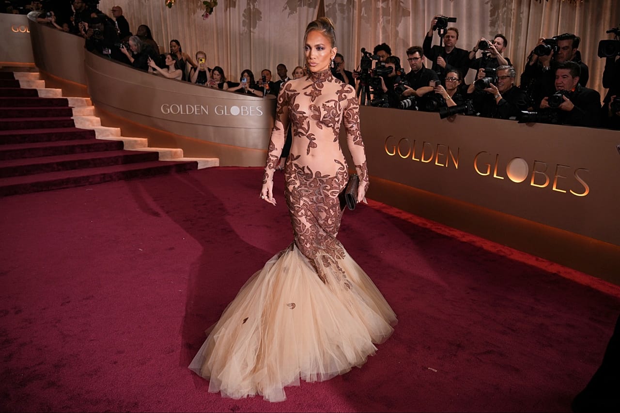 Nude is the colour: Jennifer Lopez picked a Jean-Louis Scherrer dress by Stephane Rolland