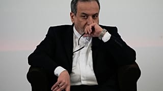 وزير الخارجية الإيراني عباس عراقجي يحضر ندوة في بيروت، لبنان، يوم الجمعة 9 يناير/كانون الثاني 2026. (صورة من وكالة أسوشييتد برس/حسين ملا)