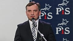Former Justice Minister Zbigniew Ziobro speaks to reporters in Warsaw, 26 September, 2020