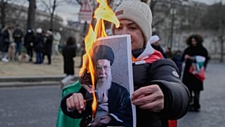 Khamenei-ellenes tüntető