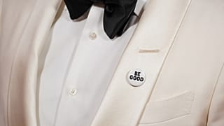 Be Good isimli rozet.