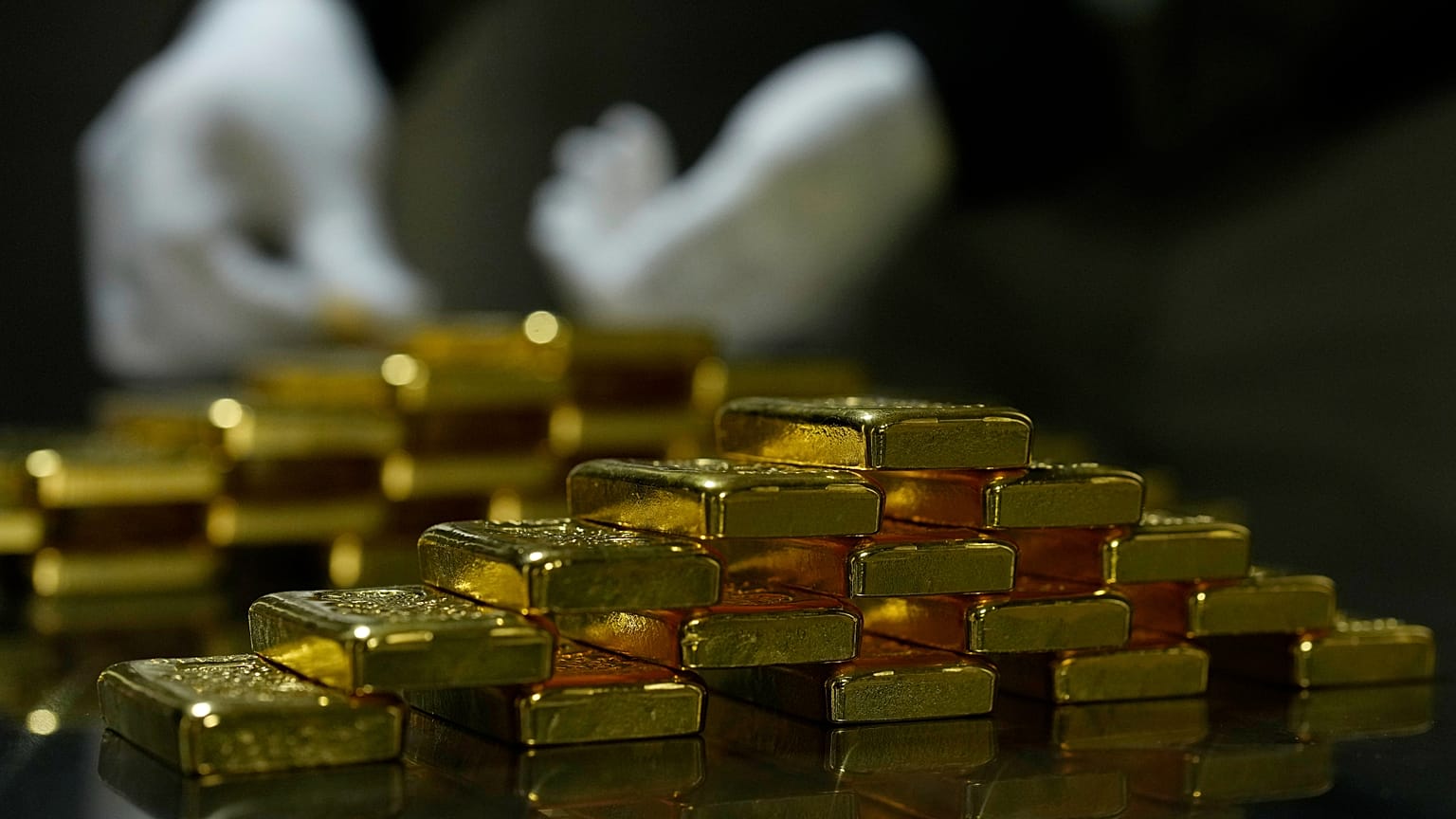 250-Gramm-Goldbarren mit einem Feingehalt von 999,9 in einem Tresorraum mit Schließfächern in München, Deutschland, am Freitag, dem 25. April  2025