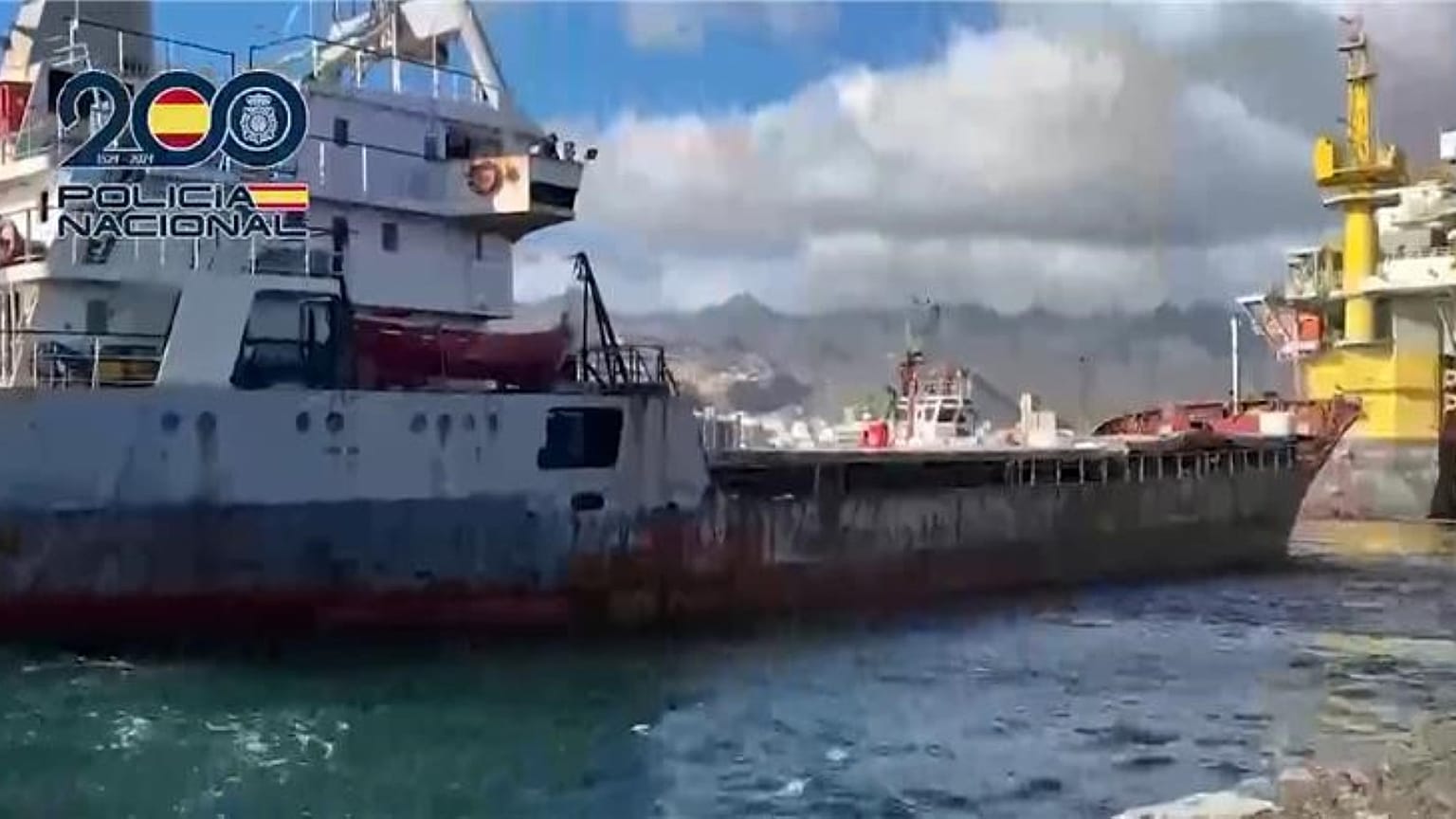 El mercante que transportaba la droga fue abordado en aguas del océano Atlántico por agentes del GEO.