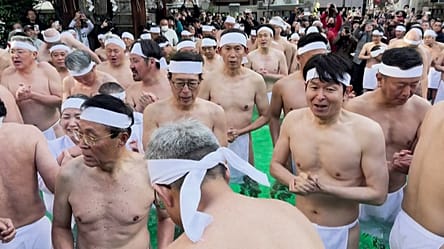 Japan: 100 worshippers endure icy waters for Shinto ritual in Tokyo