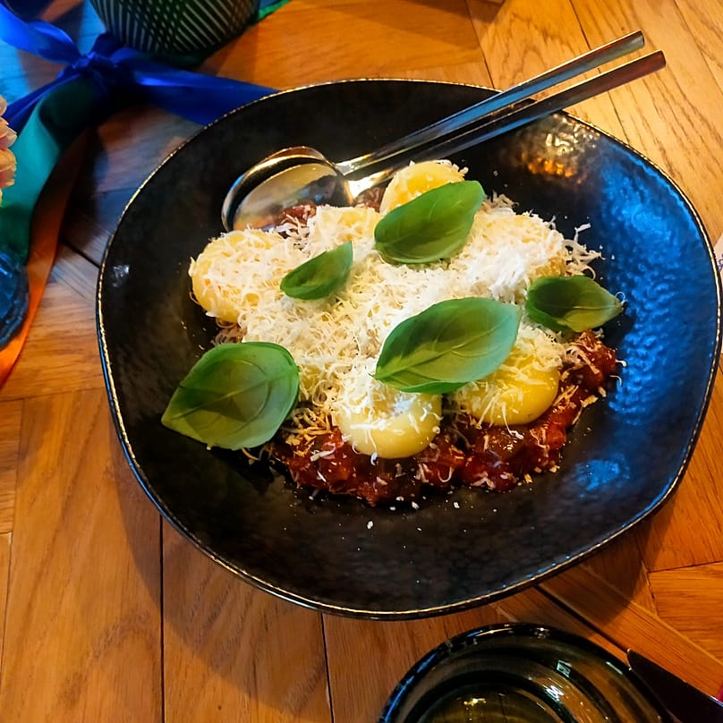 Kluski śląskie w w sosie z bakłażana, wersja wegetariańska, Bocconcini by Portafortuna