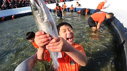 Thousands attend South Korea's Sancheoneo Festival for icy trout fishing