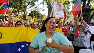 Una mujer durante una manifestación en Caracas