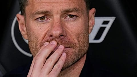 ARCHIVO - El entrenador del Real Madrid, Xabi Alonso, antes del partido de fútbol de La Liga  entre el Madrid y el Sevilla, el 20 de diciembre de 2025.