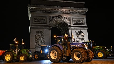 Farmers drive their tractors past the Arc de Triomphe to protest against the trade agreement with Mercosur, Tuesday 13 January 2026 in Paris.