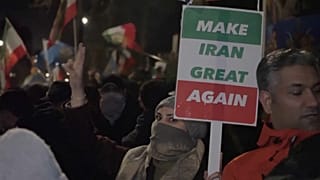 Ecoam em Londres protestos iranianos; reúnem-se manifestantes em frente à Embaixada do Irão, acusam líderes do Irão de repressão e pedem mudança política