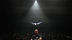 Pater Guilherme am DJ-Pult