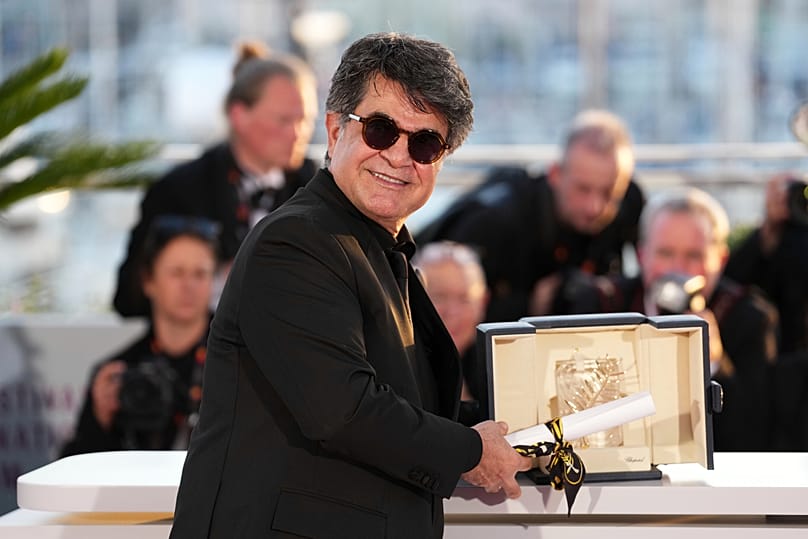 نخل طلای کن در دستان پناهی 