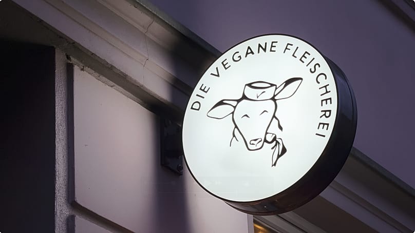 Tier im Metzgermantel - in der "veganen Fleischerei" sind Tiere "Freunde, nicht Futter"