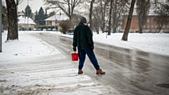 Jeges út Győrben, a Bercsényi ligetben 2026. január 13-án