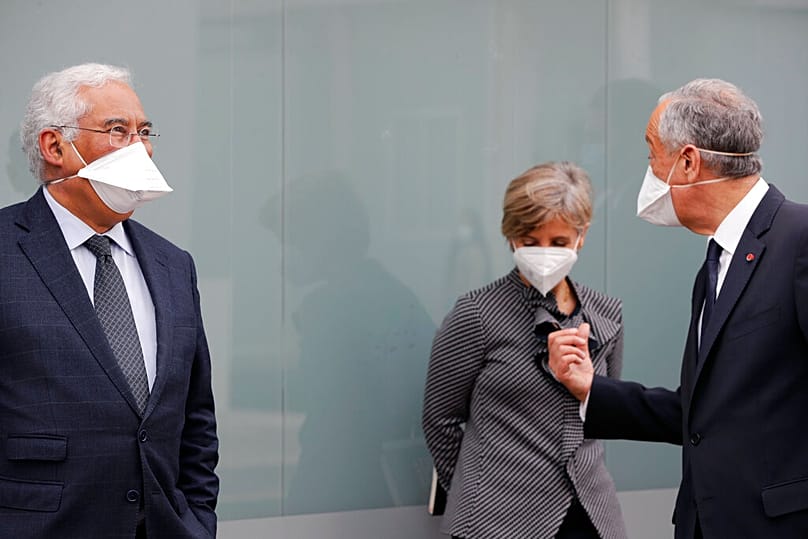 Marcelo com António Costa e a antiga ministra da Saúde Marta Temido, no final de uma visita a um hospital em Lisboa durante a pandemia