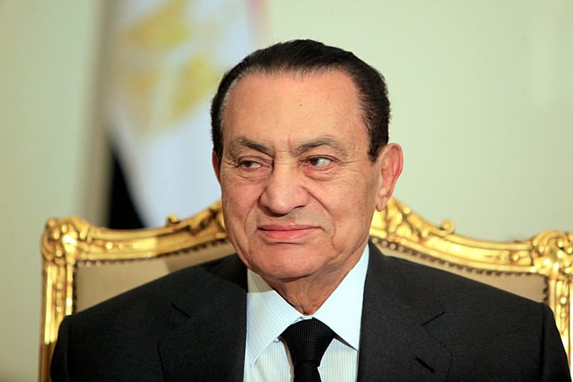Egyptian President Hosni Mubarak attends a meeting with Emirates foreign minister at the Presidential palace in Cairo, 8 February, 2011 